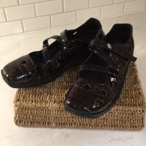 Rieker Crocodile Patent Criss-Cross